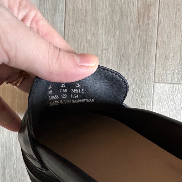 Stuart Weitzman Mika Tasseled Leather Loafers Womens 7.5 Preppy Classic Academia - Picture 10 of 10